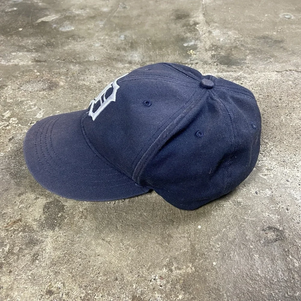 Vintage 90s Detroit Tigers Cap Snap Back Adjustable Navy Blue MLB Baseball Logo